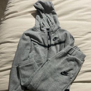 Nike tech fleece set